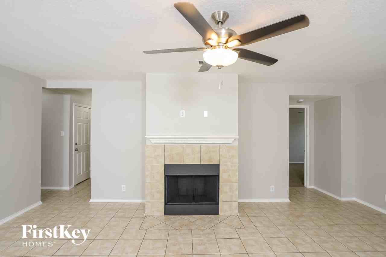 11066 Barclay Pt - Photo 4 of 15