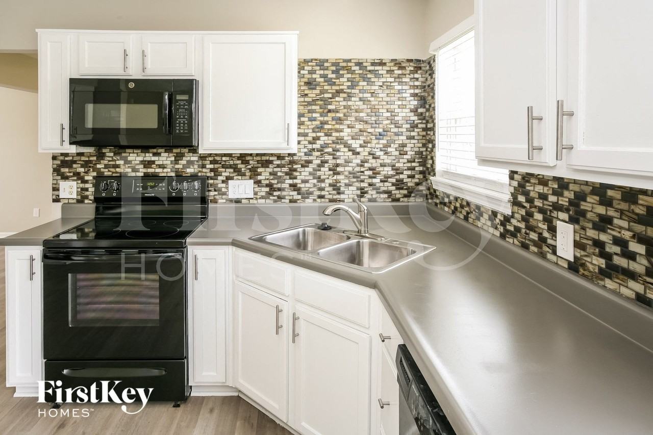 3346 Crestwell Dr - Photo 6 of 15