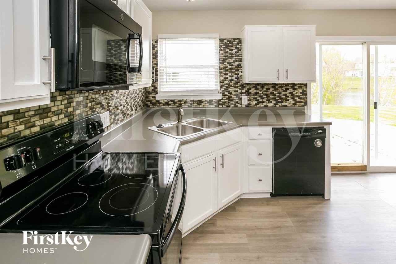 3346 Crestwell Dr - Photo 7 of 15