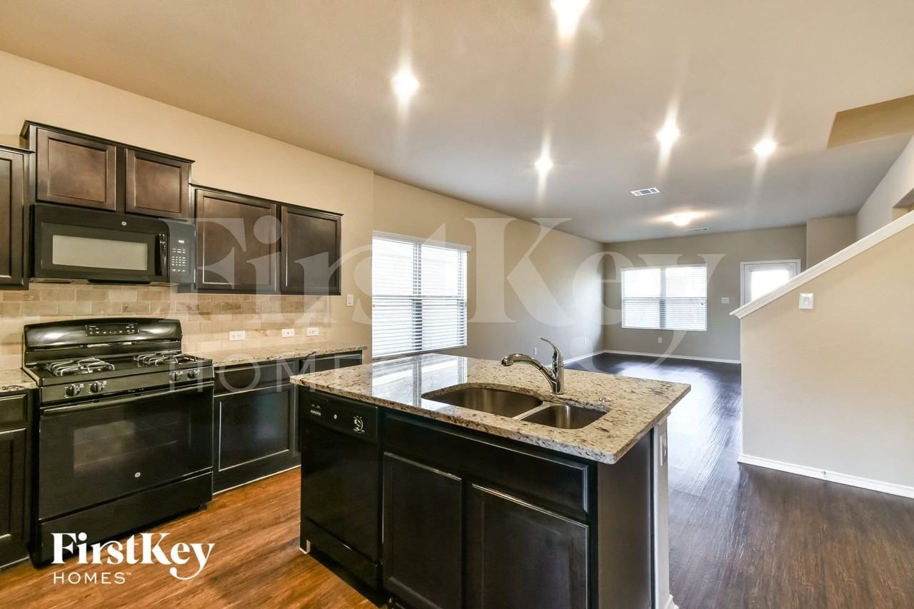 9015 Longhorn Park - Photo 4 of 16