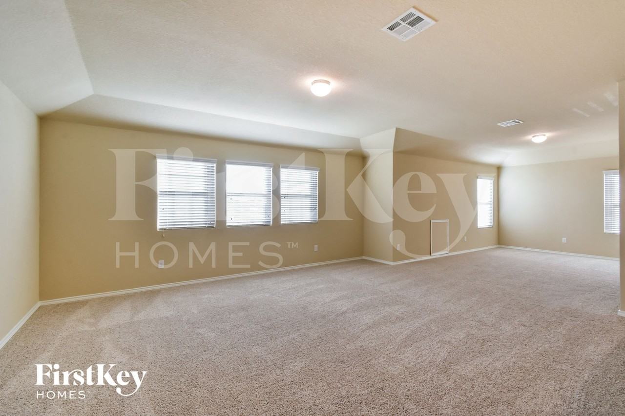 9015 Longhorn Park - Photo 5 of 16