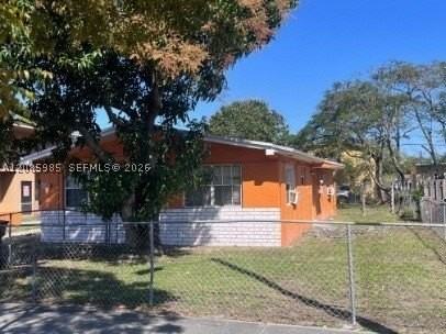 2545 York St #A - Photo 2 of 6