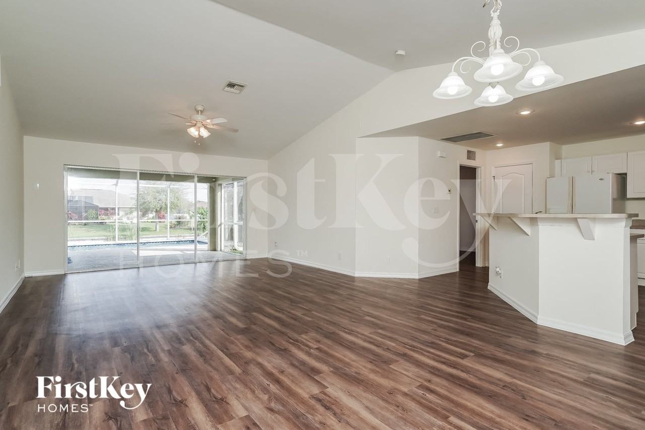 1013 Sw 13th St - Photo 3 of 15