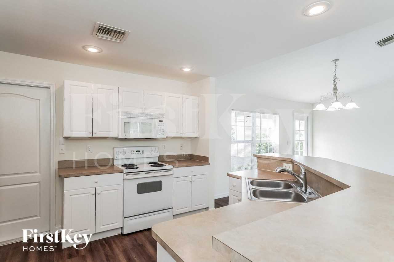 1013 Sw 13th St - Photo 6 of 15
