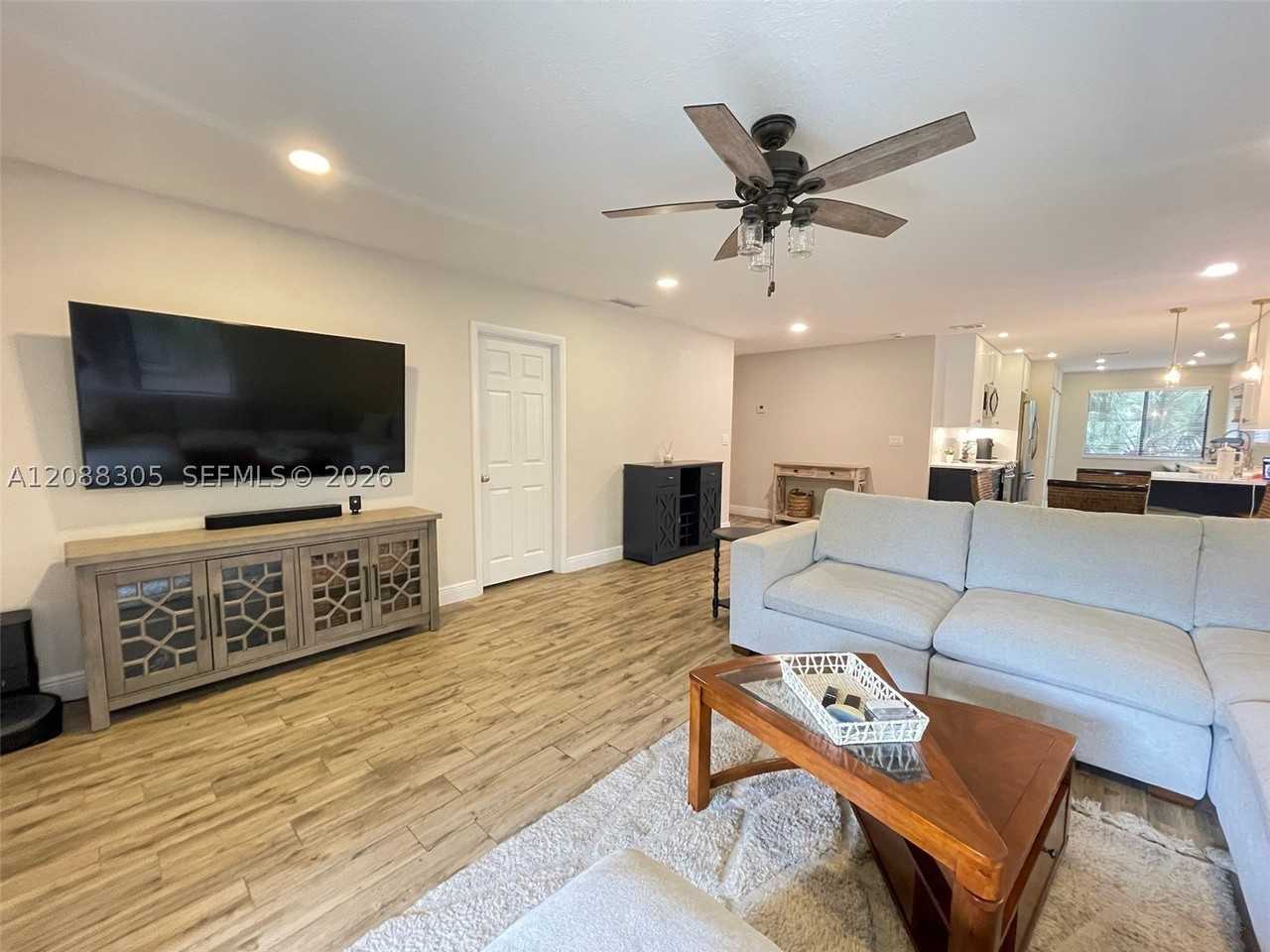 2221 Sw 92nd Ter #1903 - Photo 4 of 13