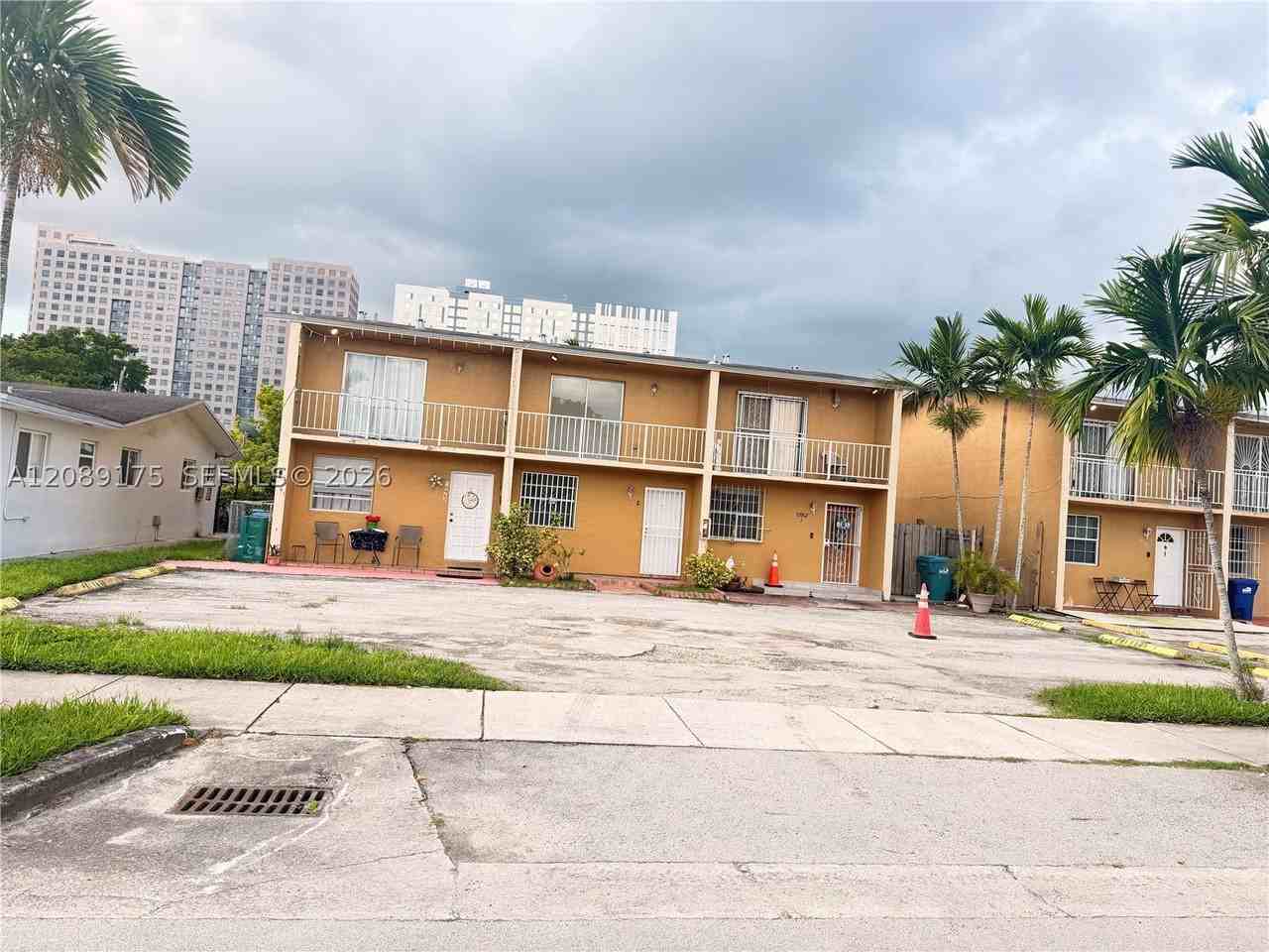 10962 Sw 4th St #I2 - Photo 5 of 39