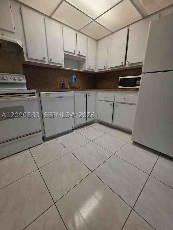16950 W Dixie Hwy B225 Hwy #B225 - Photo 6 of 29