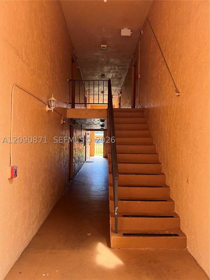 7200 Fairway Dr #H5 - Photo 4 of 24