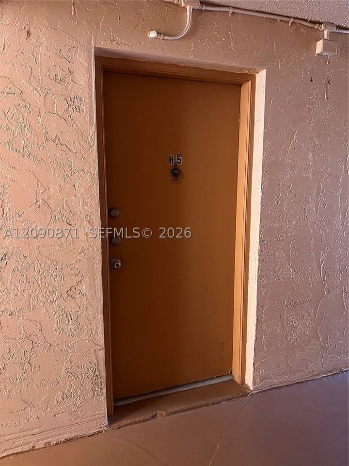 7200 Fairway Dr #H5 - Photo 5 of 24