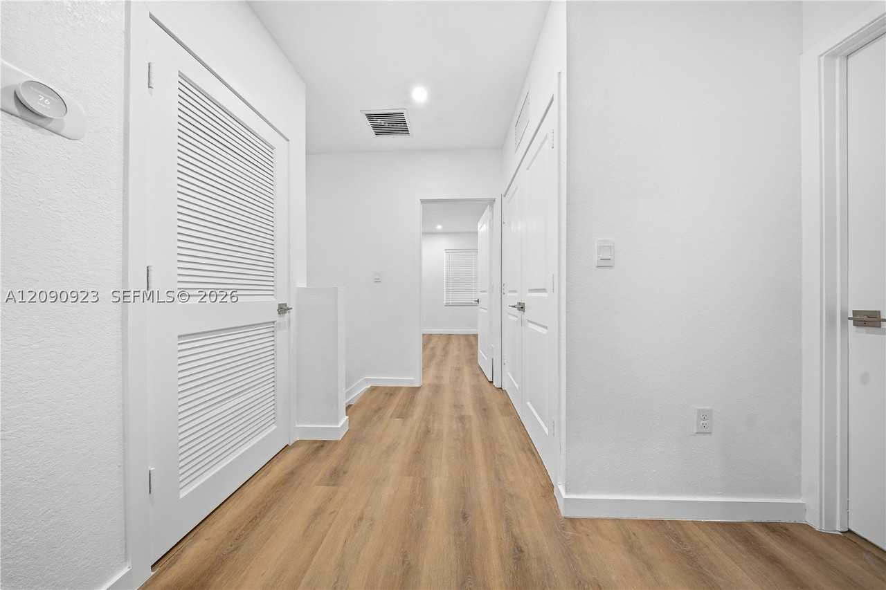 1762 Se 9th Ave - Photo 6 of 15