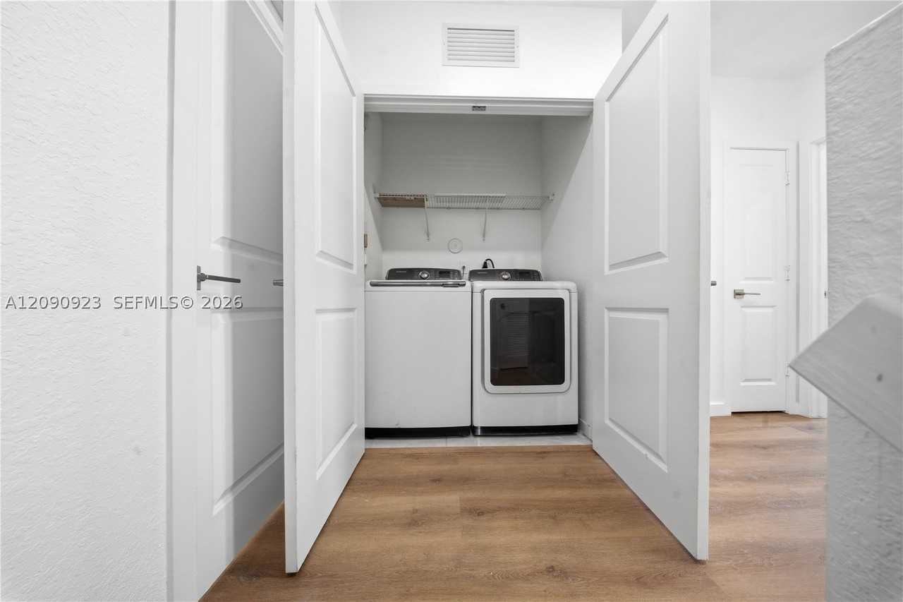 1762 Se 9th Ave - Photo 7 of 15
