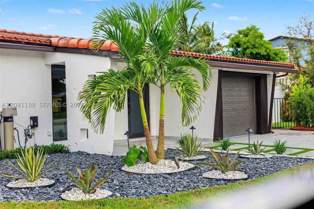 4611 Sw 34th Ave - Photo 7 of 50
