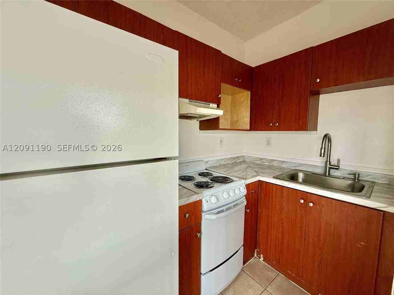 1620 Nw 3rd St #5 - Photo 3 of 5
