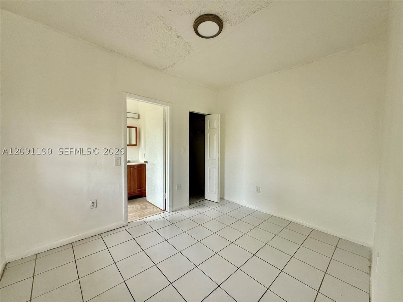 1620 Nw 3rd St #5 - Photo 4 of 5