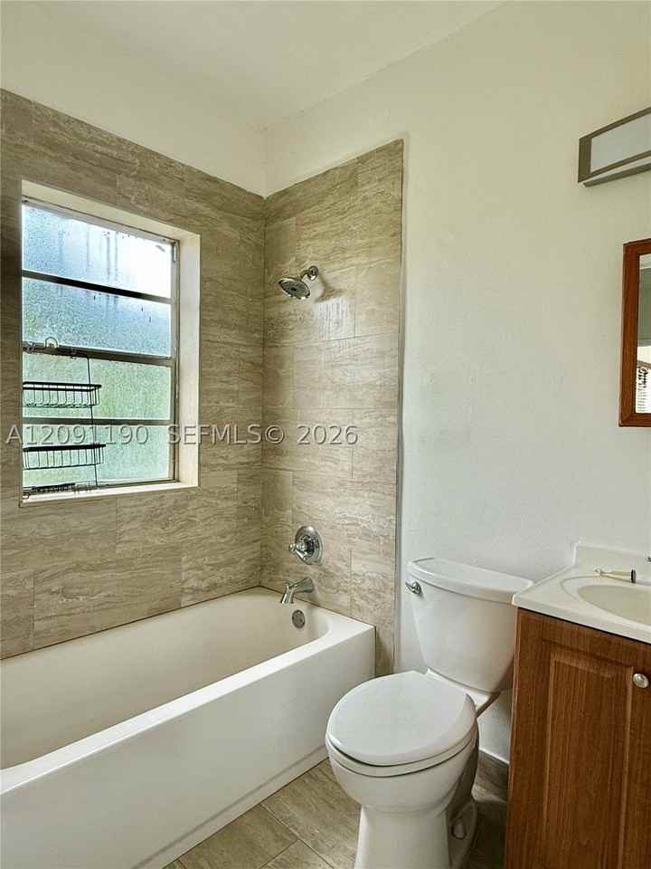 1620 Nw 3rd St #5 - Photo 5 of 5