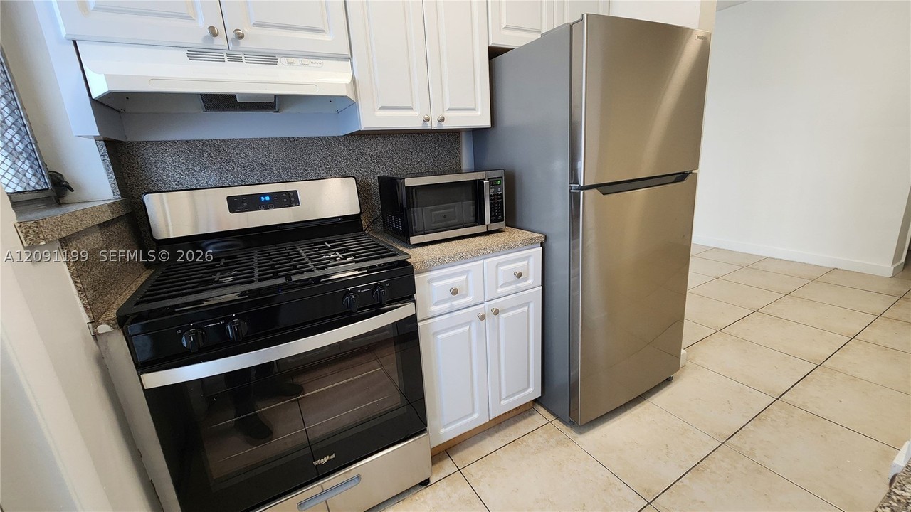 1231 Pennsylvania Ave #10 - Photo 3 of 11