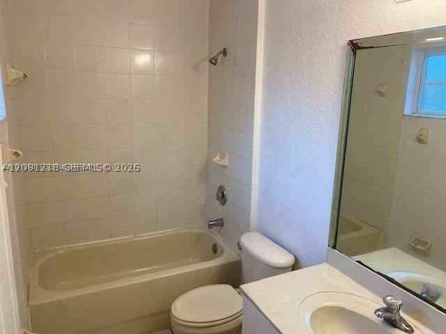 608 Sw 7th Ter #608 - Photo 3 of 11