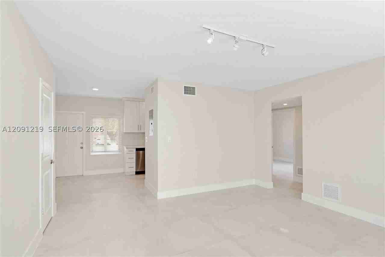 930 Sw 24th Ct #A - Photo 3 of 27