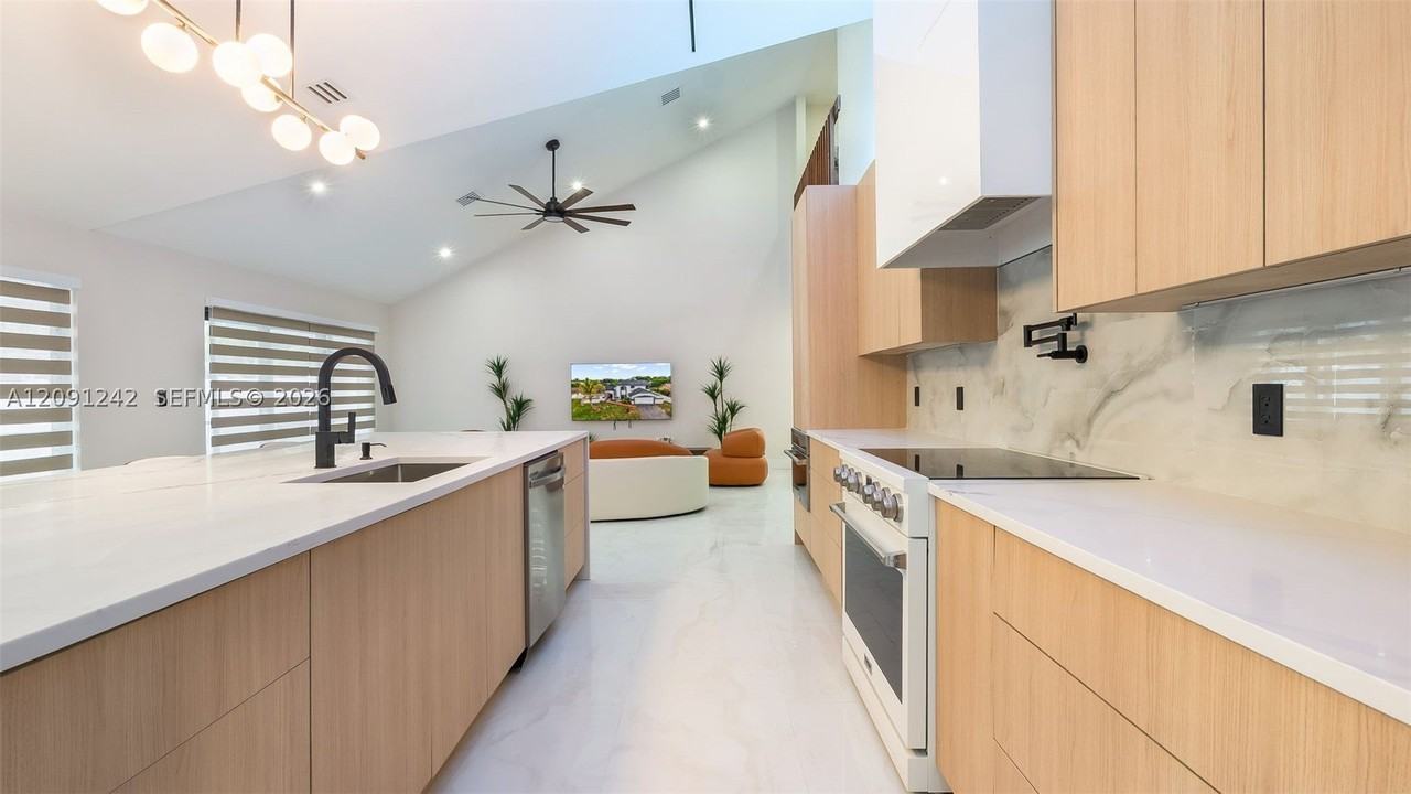 7350 Nw 54th Ct - Photo 6 of 23