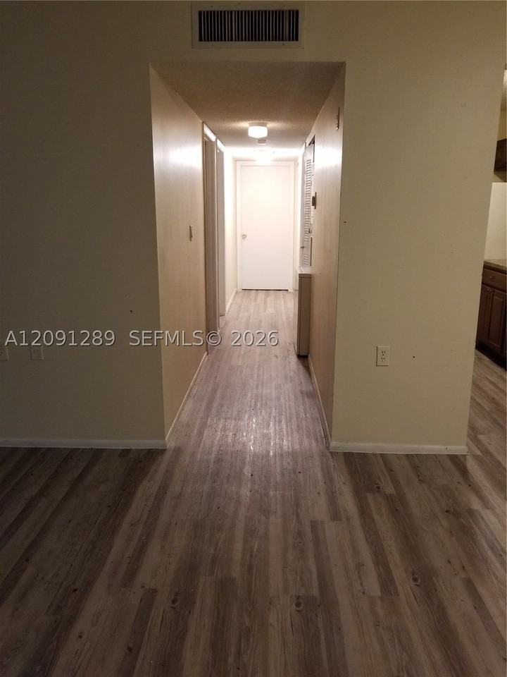 1201 Lake Victoria Dr #E - Photo 5 of 20