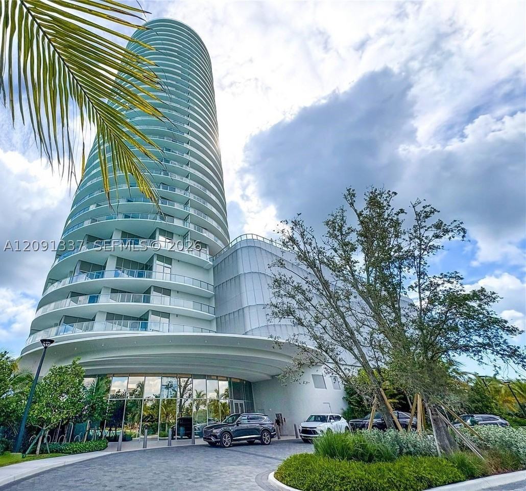2411 Laguna Cir #903