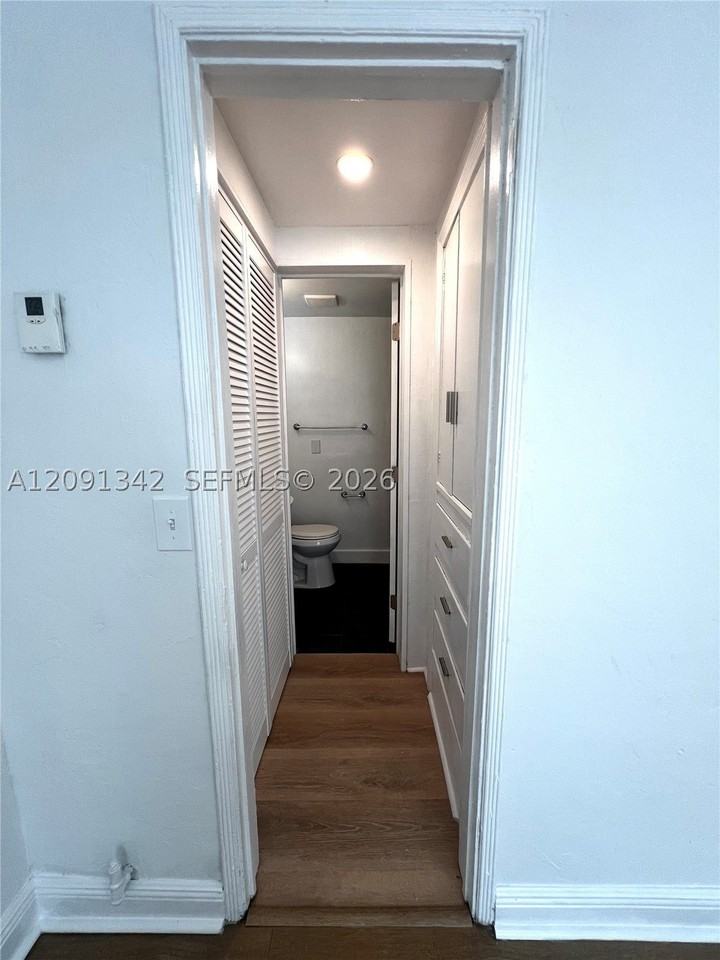 1040 Jefferson Ave #5 - Photo 5 of 20