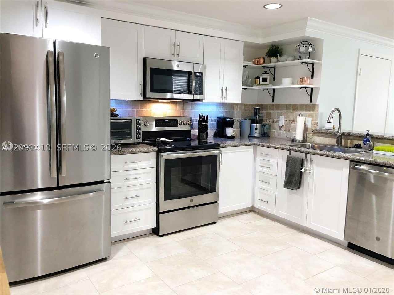 1372 Veracruz Ln #6-7 - Photo 3 of 27