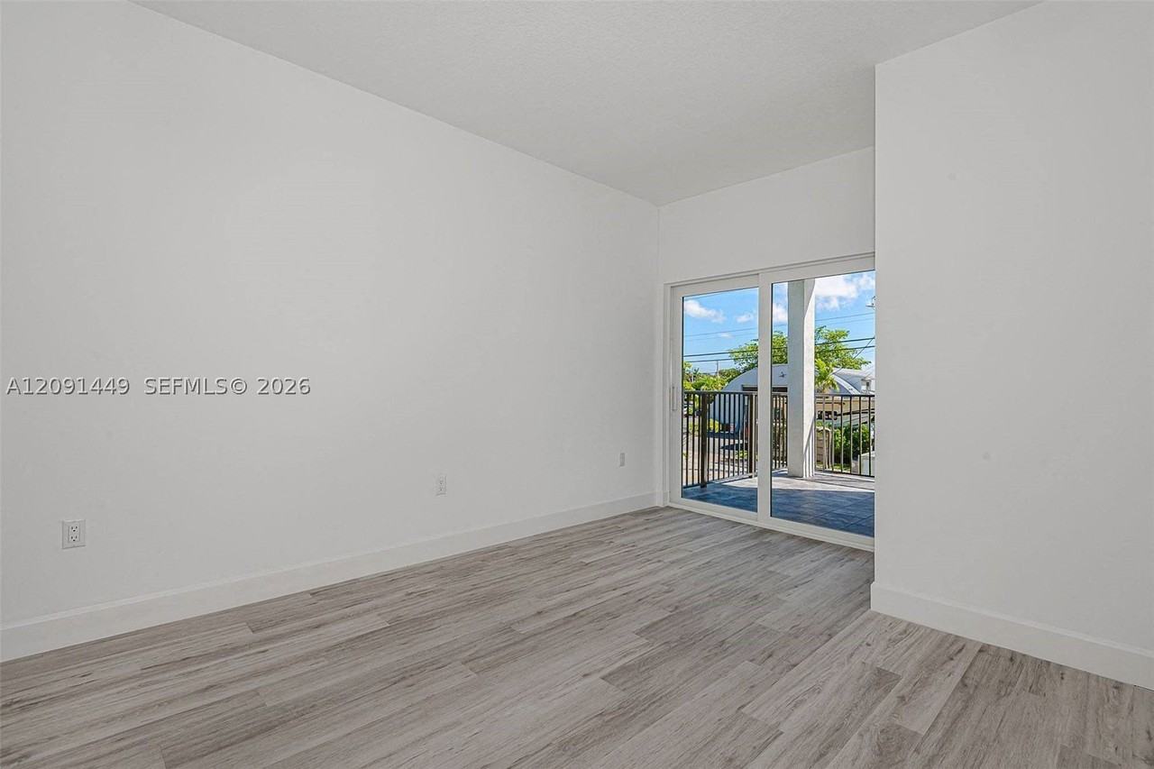 1313 Nw 27th Ave - Photo 3 of 19