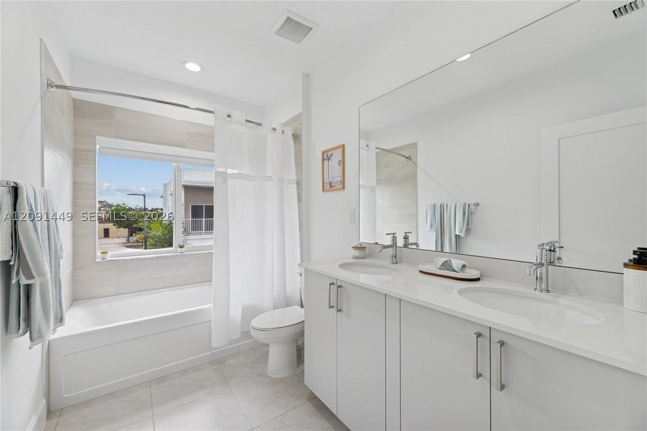 1313 Nw 27th Ave - Photo 4 of 19
