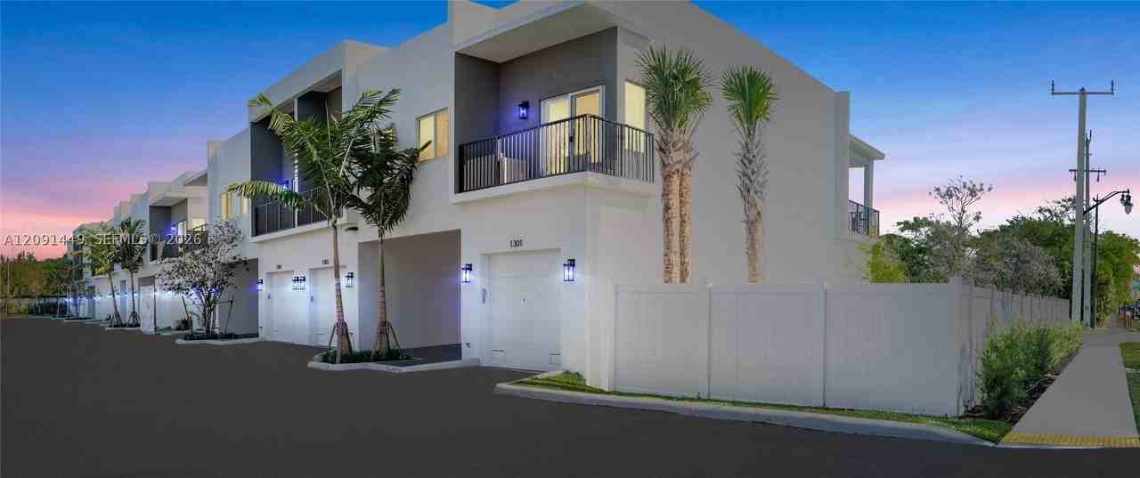1313 Nw 27th Ave - Photo 5 of 19