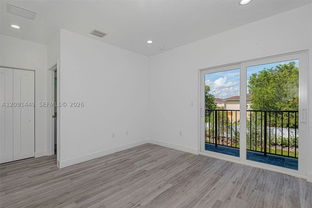 1313 Nw 27th Ave - Photo 7 of 19