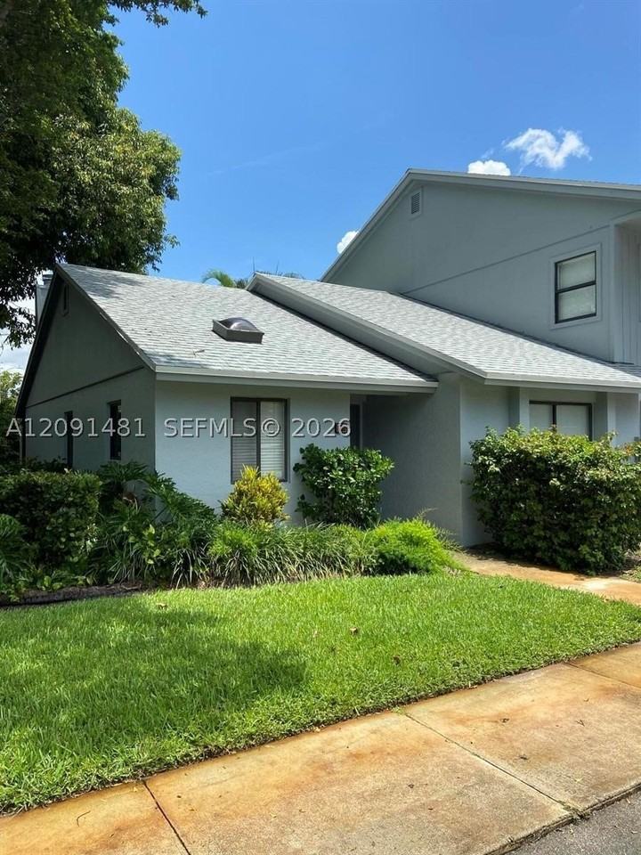 2425 Sw 22nd Ave #102B