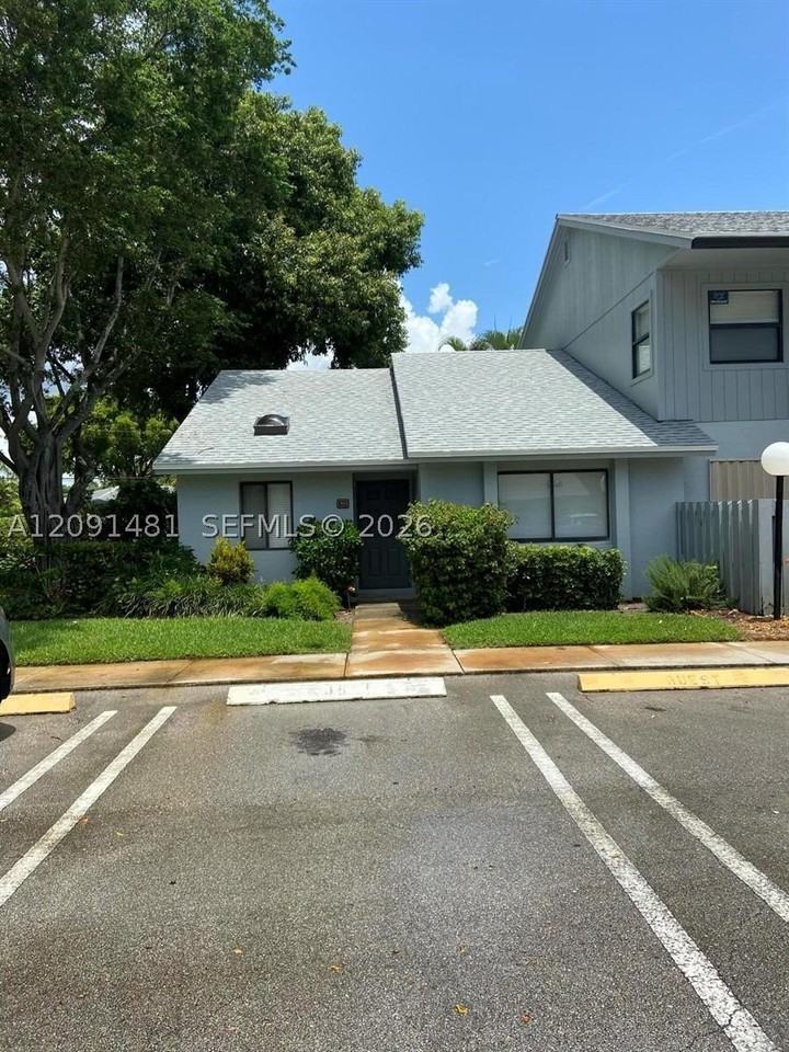 2425 Sw 22nd Ave #102B - Photo 3 of 35
