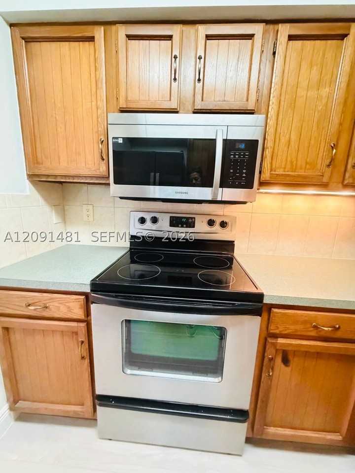2425 Sw 22nd Ave #102B - Photo 6 of 35