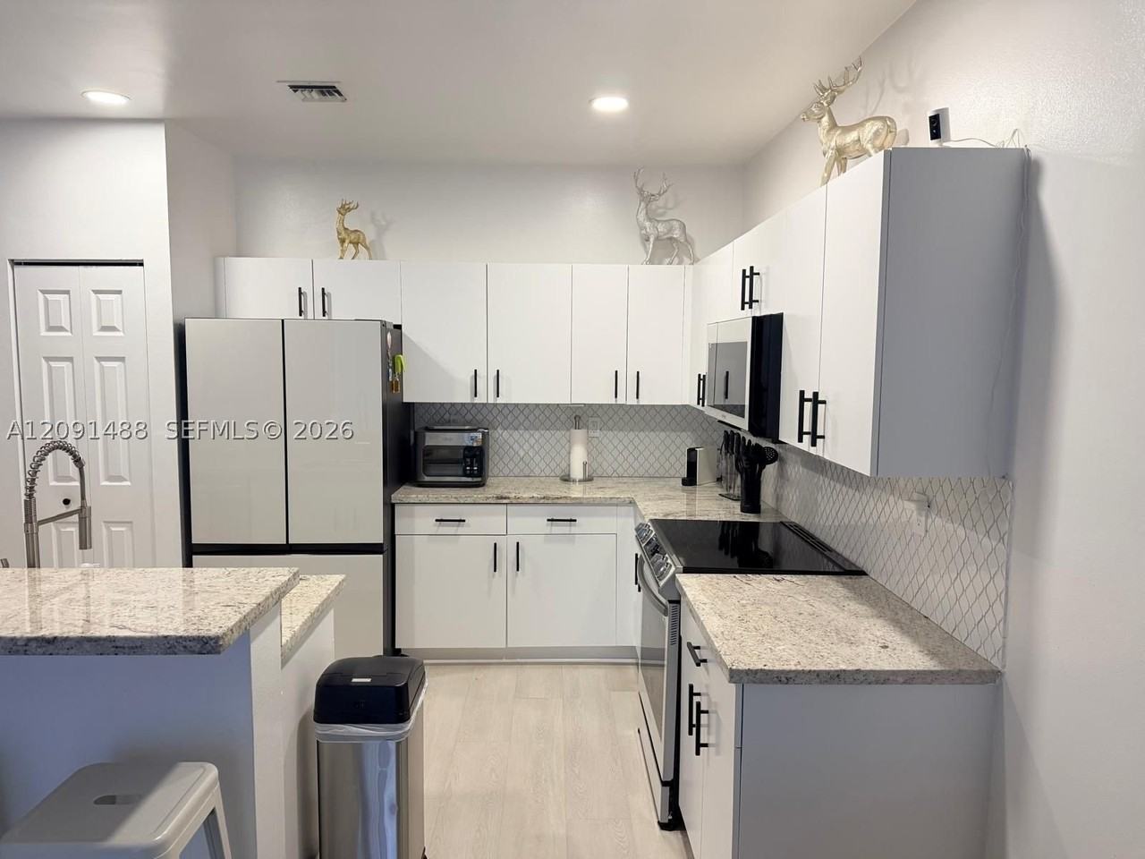 1022 Ne 42nd Ter - Photo 5 of 50