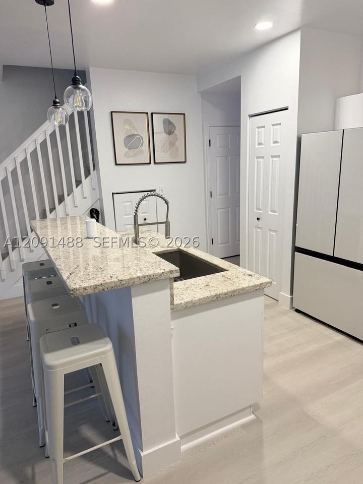 1022 Ne 42nd Ter - Photo 7 of 50