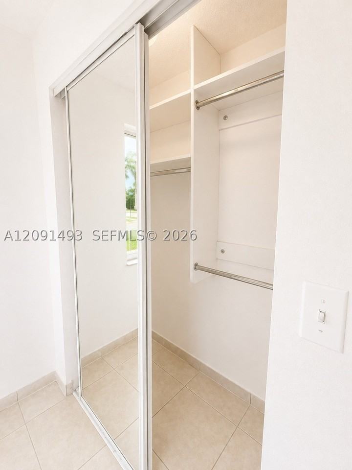 724 Ne 4th St #9 - Photo 6 of 11