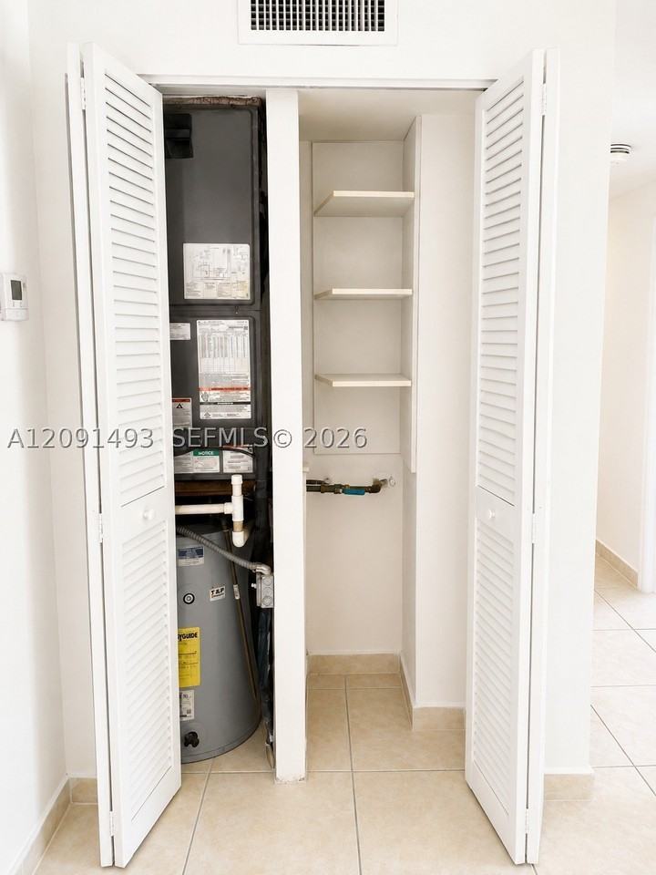 724 Ne 4th St #9 - Photo 7 of 11