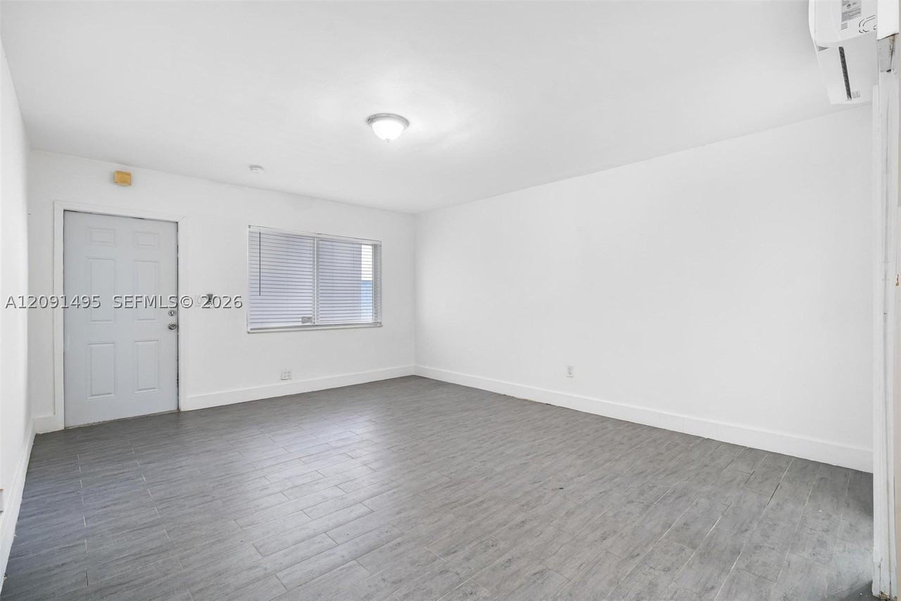 730 Ne 128th St #4 - Photo 2 of 12
