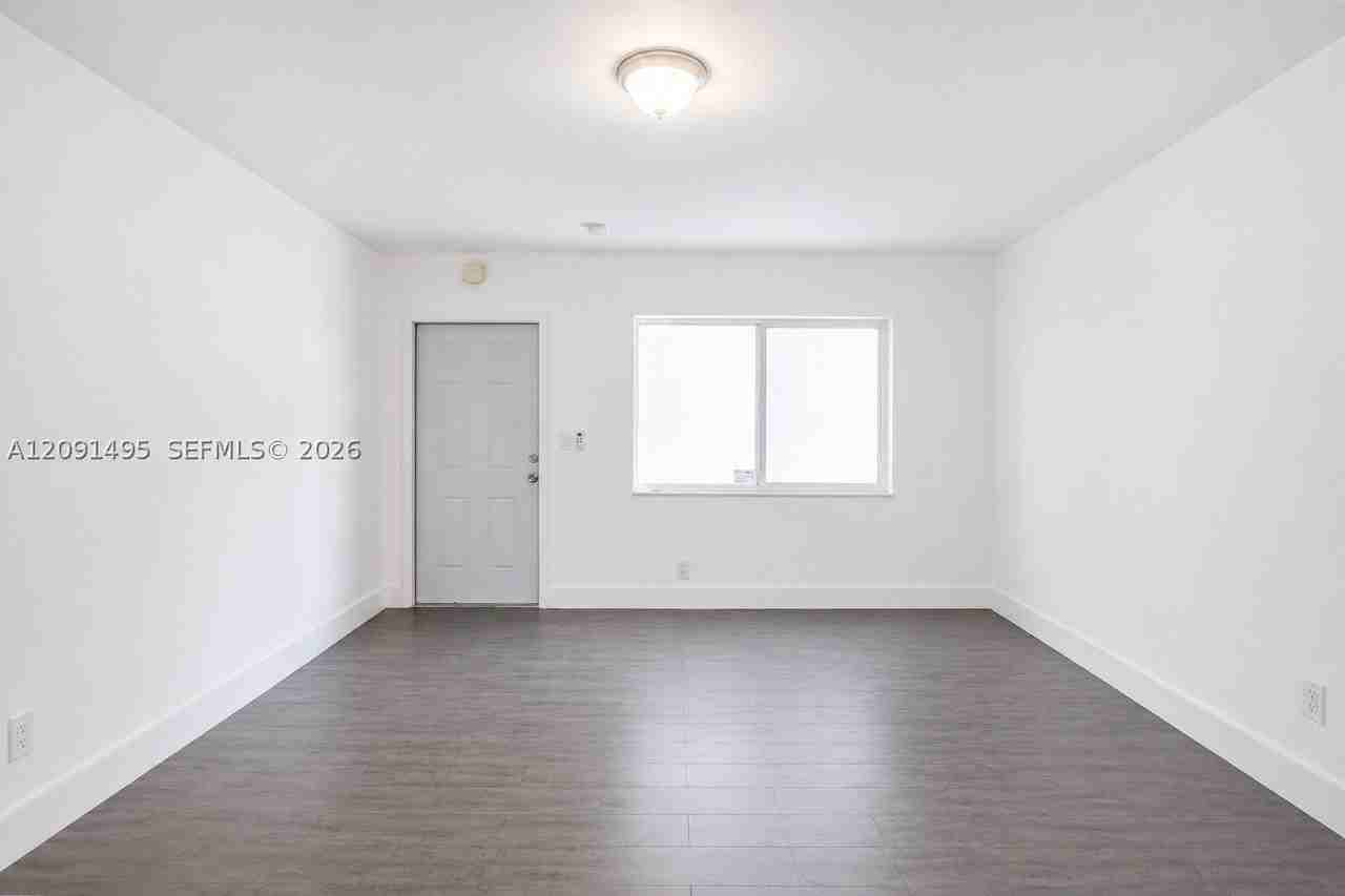 730 Ne 128th St #4 - Photo 6 of 12