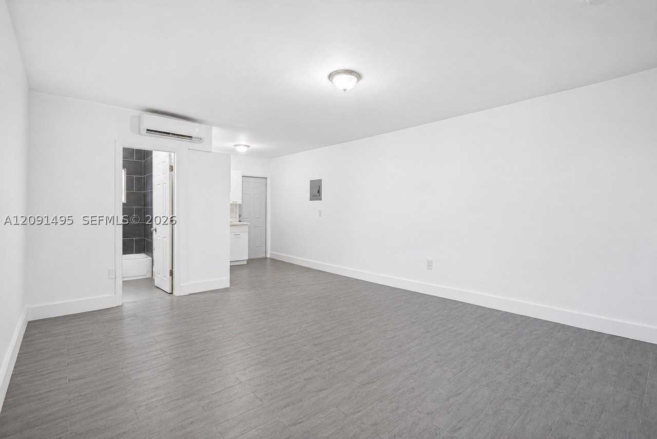 730 Ne 128th St #4 - Photo 7 of 12