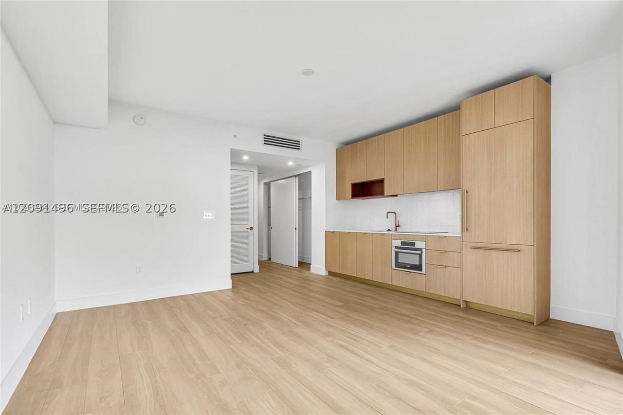 90 NE 32 #714 - Photo 4 of 21