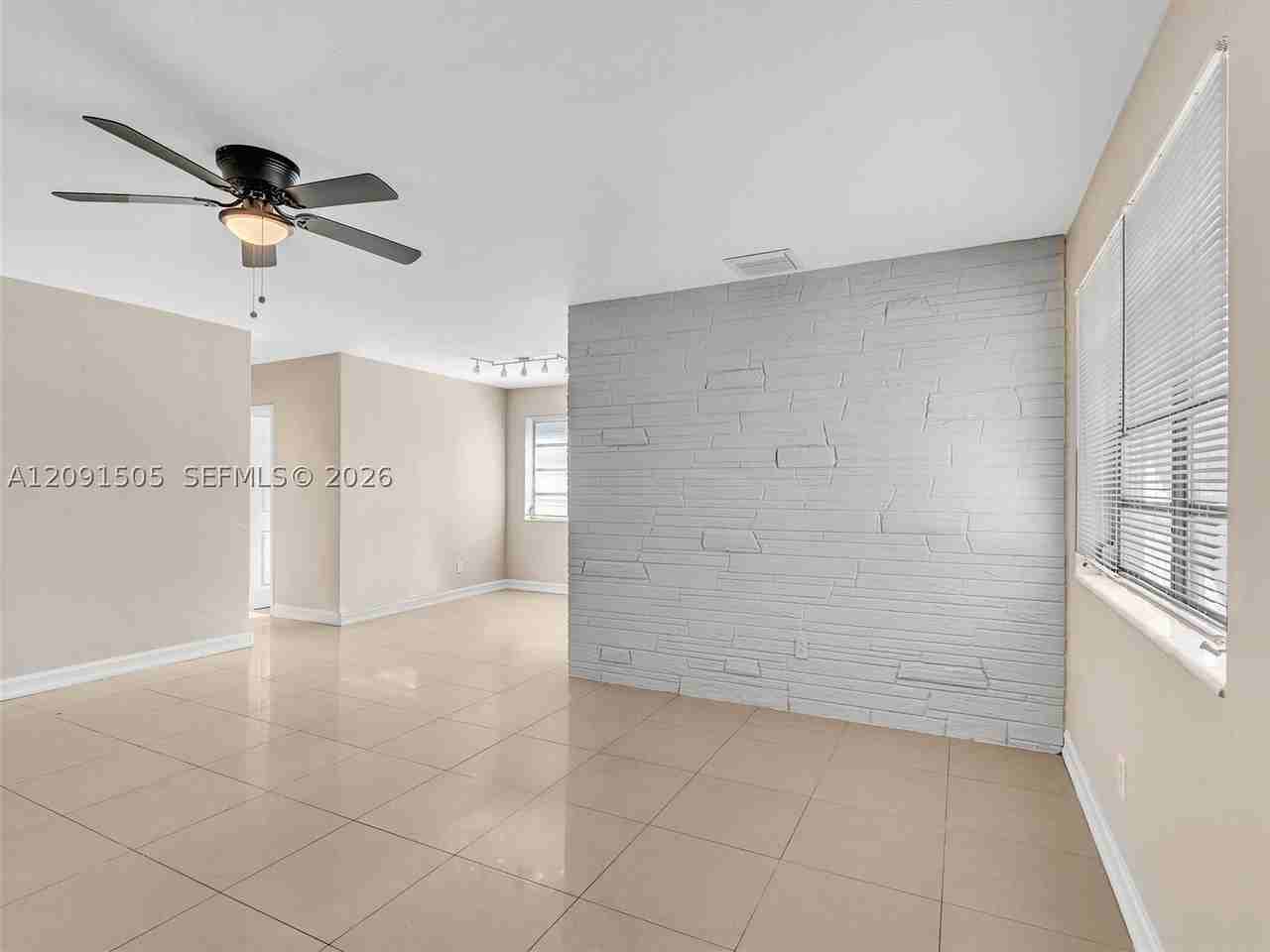 365 Ne 171st Ter - Photo 3 of 30