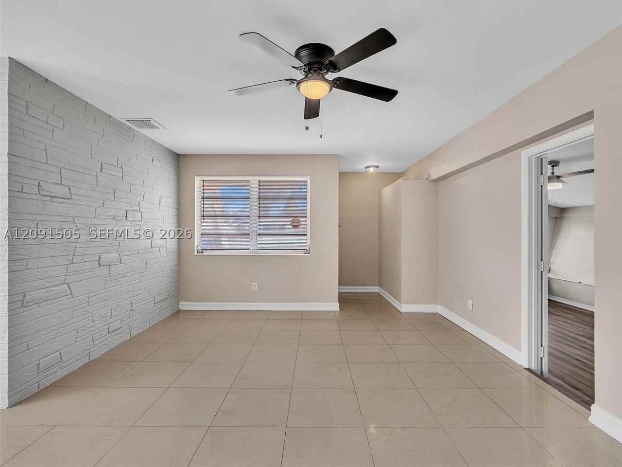 365 Ne 171st Ter - Photo 5 of 30