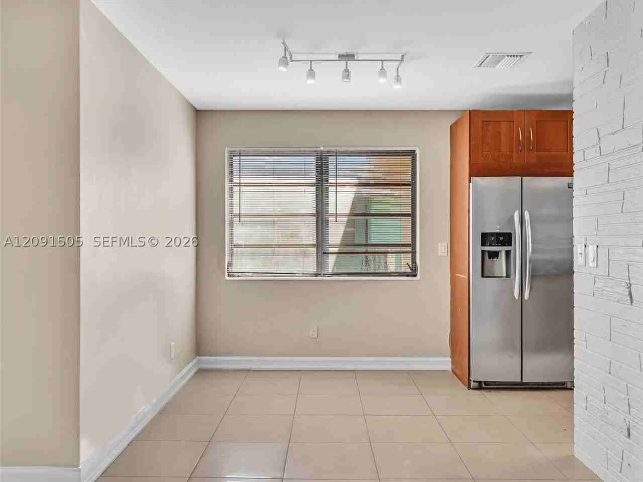 365 Ne 171st Ter - Photo 7 of 30