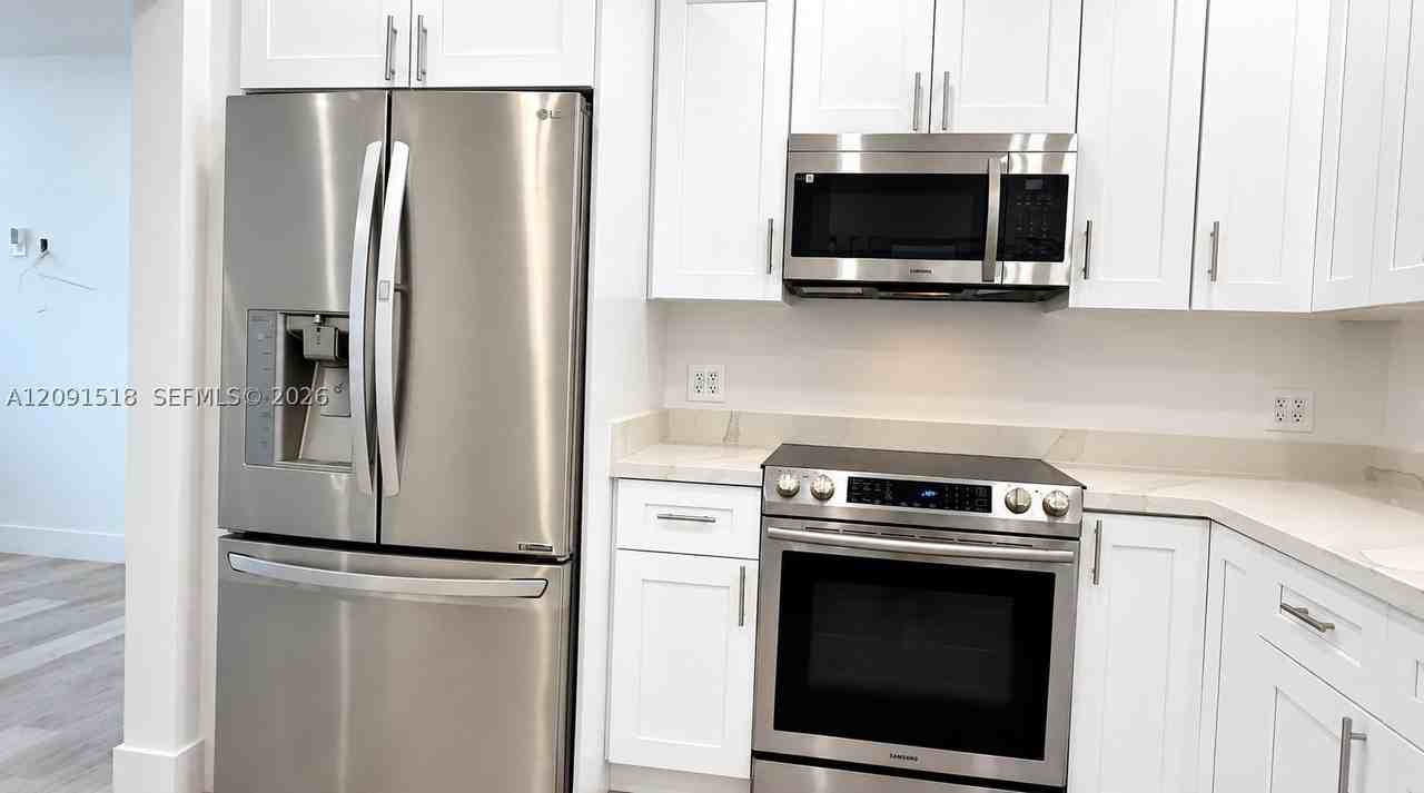 1401 Ne 152nd St - Photo 7 of 31