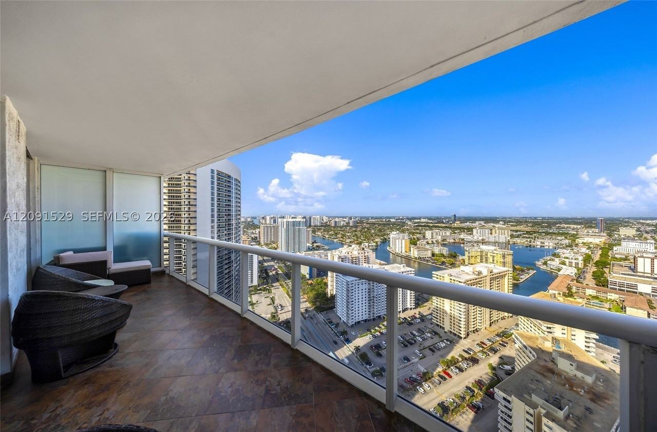 1800 S Ocean Dr #3607 - Photo 3 of 33