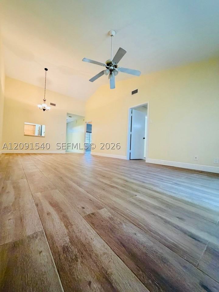 2535 Sw 22nd Ave #2020 - Photo 2 of 18