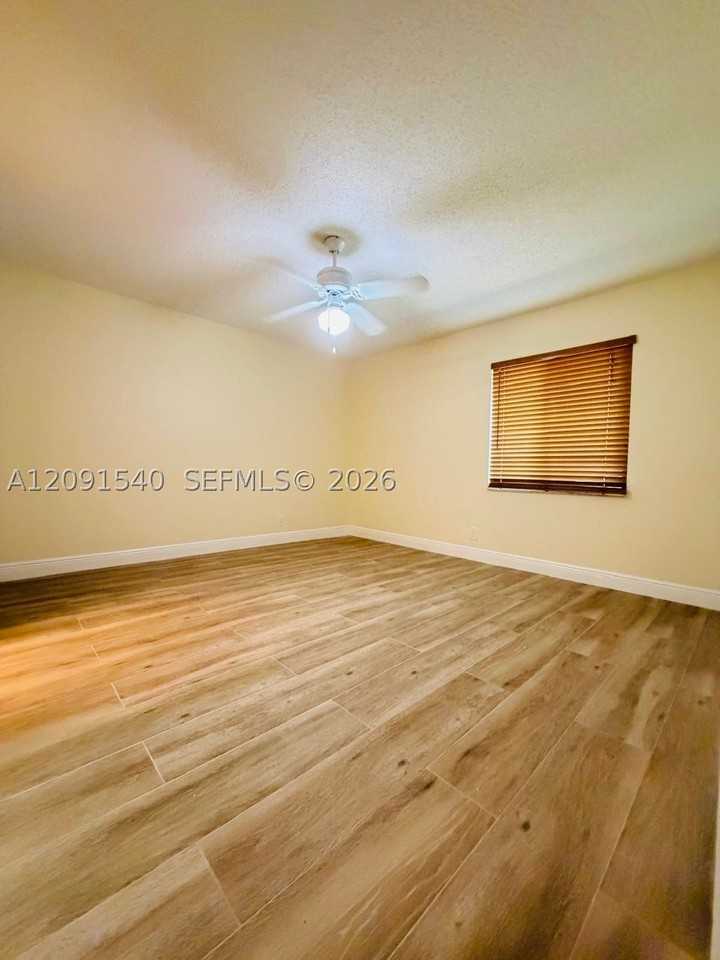 2535 Sw 22nd Ave #2020 - Photo 4 of 18