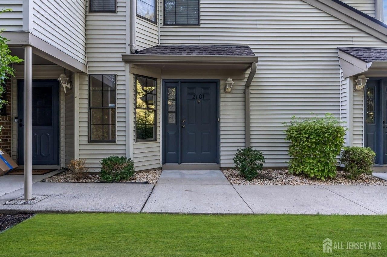 2101 Bayhead Dr - Photo 3 of 30